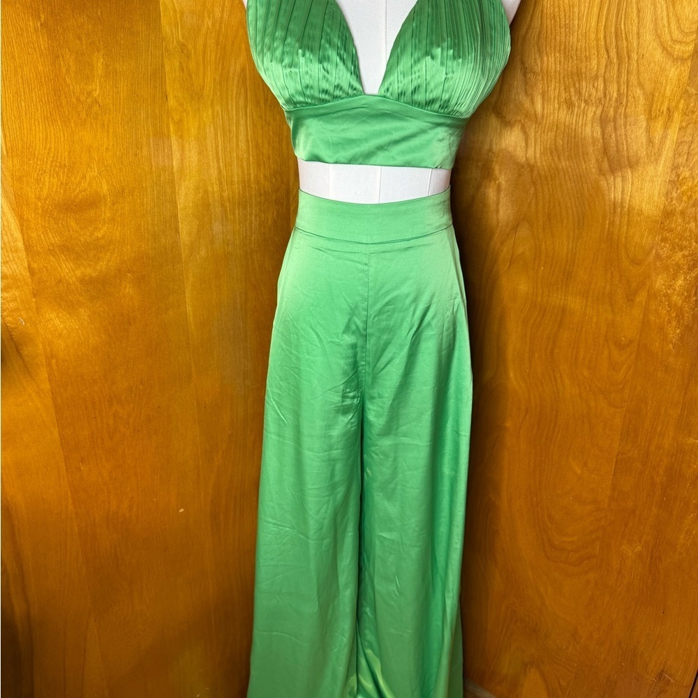 AKIRA Green Jumpsuit with Wide-Leg Silhouette - Picture 1 of 5
